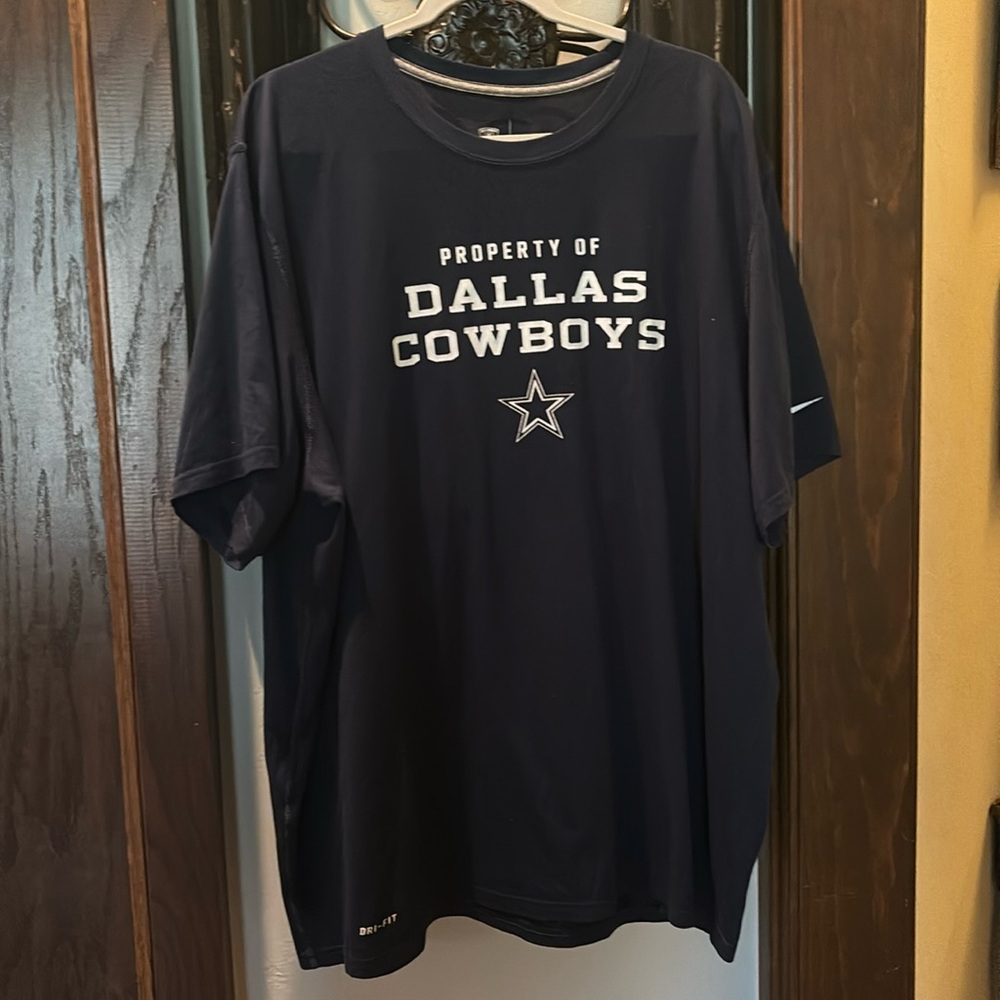 Dallas Cowboys 3XL Men’s dry fit tee.